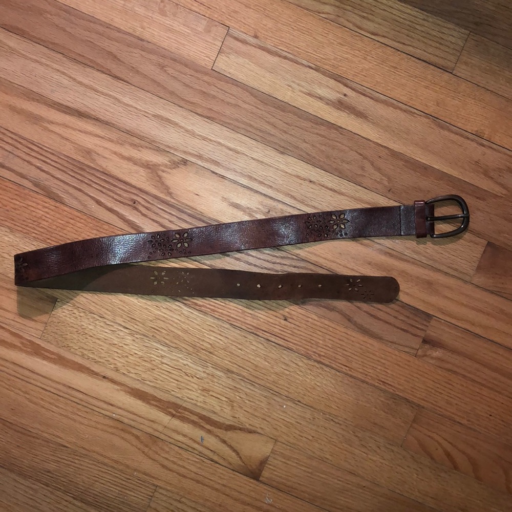 Women’s brown leather belt